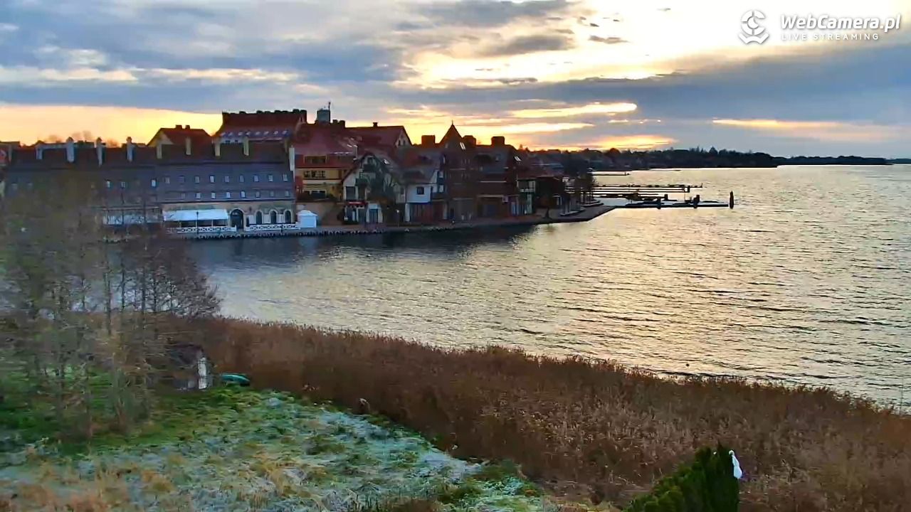 MIKOŁAJKI - widok na port - 16 listopad 2025, 07:33