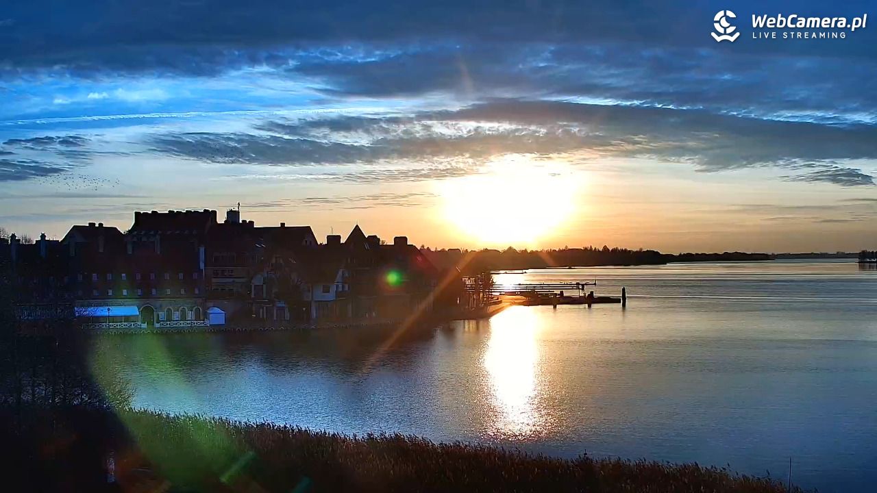 MIKOŁAJKI - widok na port - 14 listopad 2025, 07:26