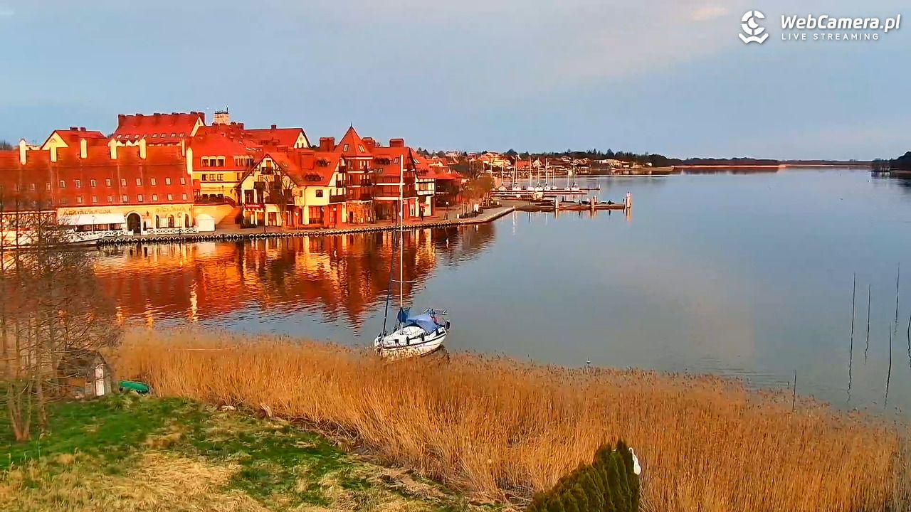 MIKOŁAJKI - widok na port - 19 kwiecień 2026, 19:14