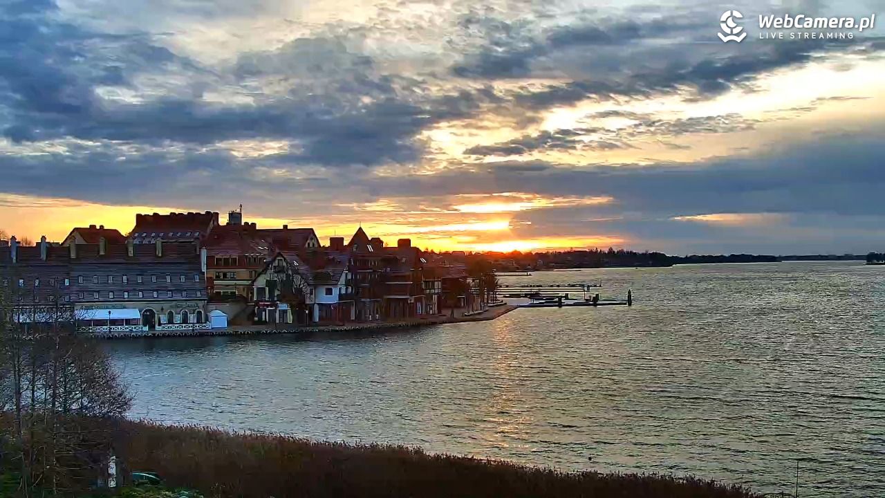 MIKOŁAJKI - widok na port - 16 listopad 2025, 07:22
