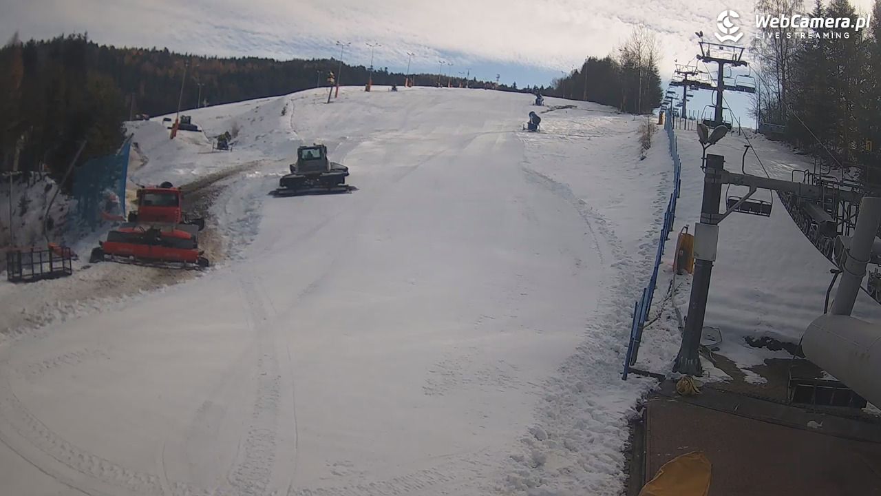 Wierchomla - widok z dolnej stacji - 01 grudzień 2025, 10:30