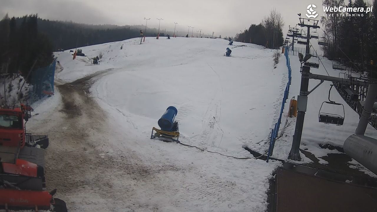 Wierchomla - widok z dolnej stacji - 30 listopad 2025, 09:51