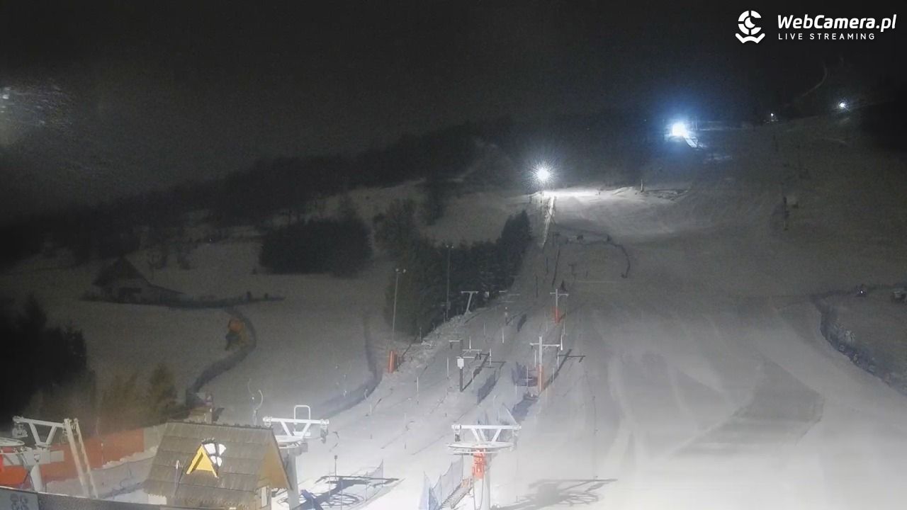 HARENDA - widok z dolnej stacji - 27 grudzień 2025, 23:42