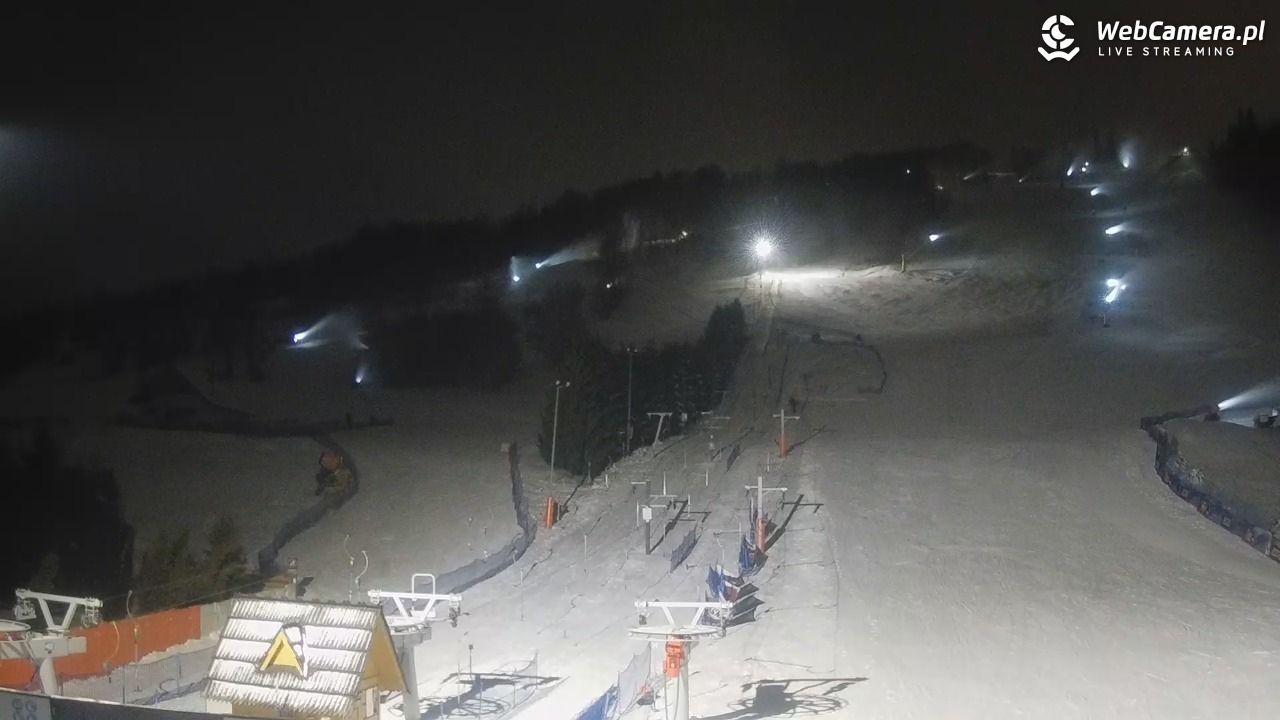 HARENDA - widok z dolnej stacji - 28 grudzień 2025, 21:16