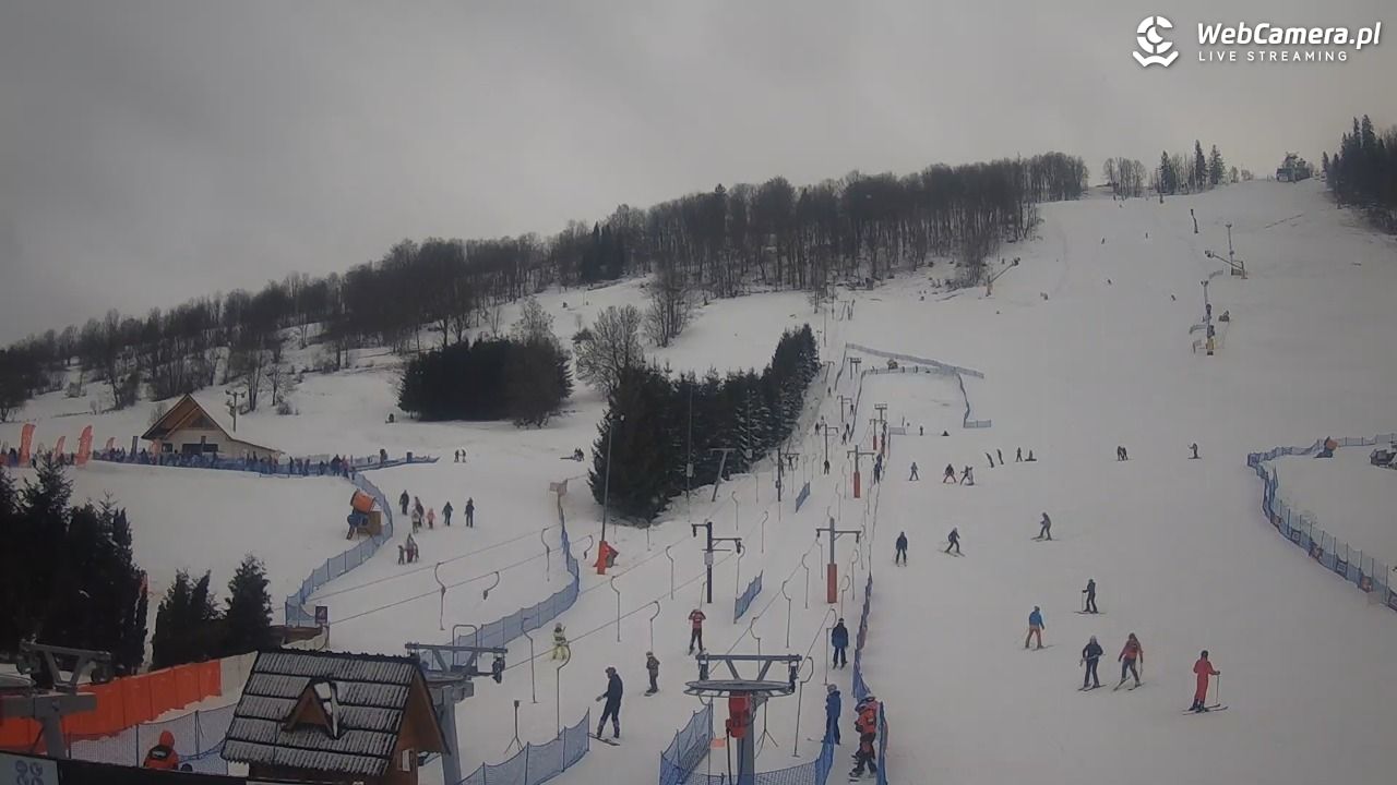 HARENDA - widok z dolnej stacji - 28 grudzień 2025, 09:22