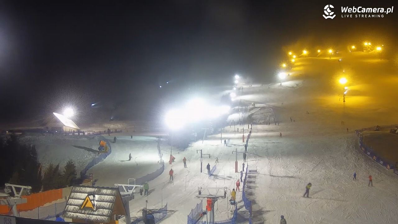 HARENDA - widok z dolnej stacji - 28 grudzień 2025, 19:32