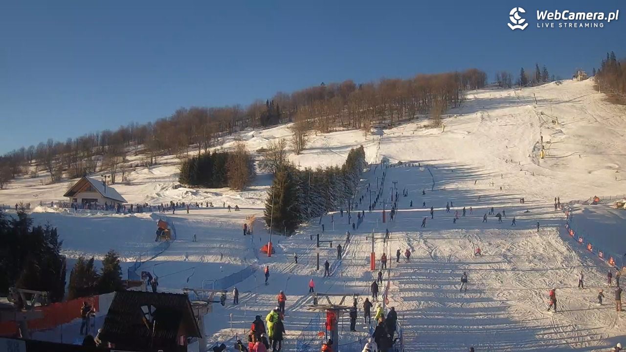 HARENDA - widok z dolnej stacji - 27 grudzień 2025, 14:31