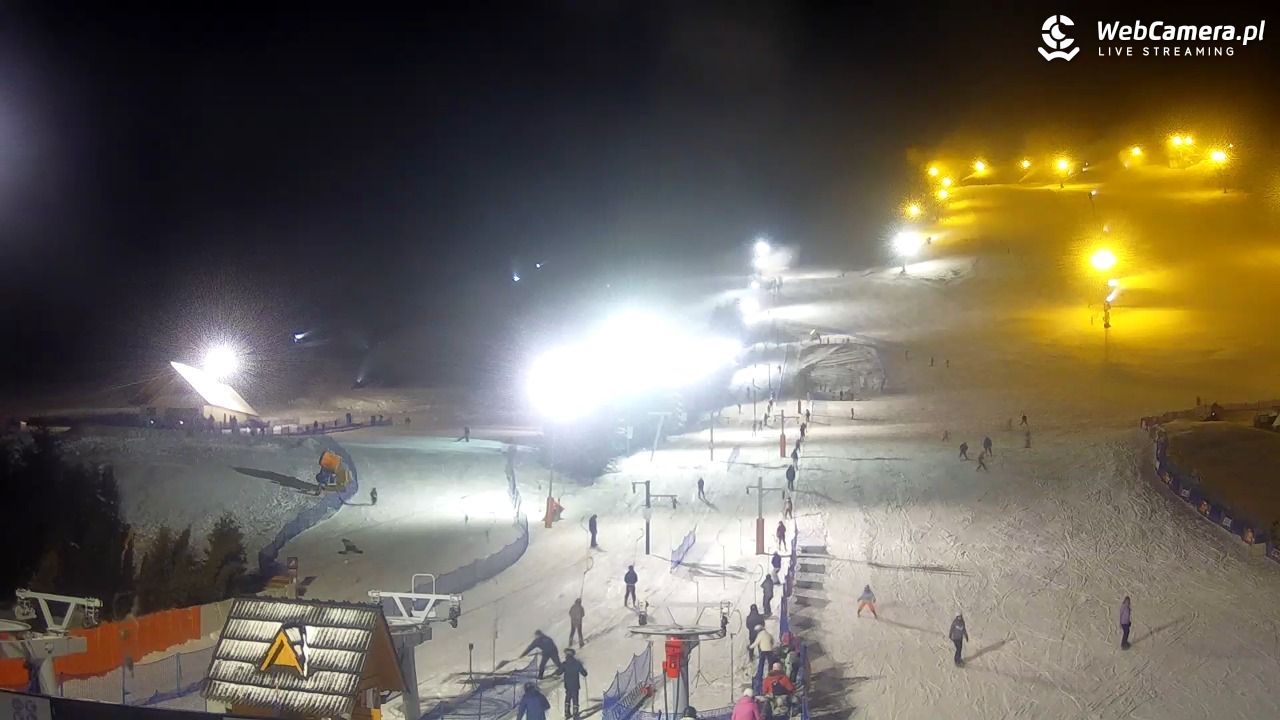 HARENDA - widok z dolnej stacji - 28 grudzień 2025, 19:30