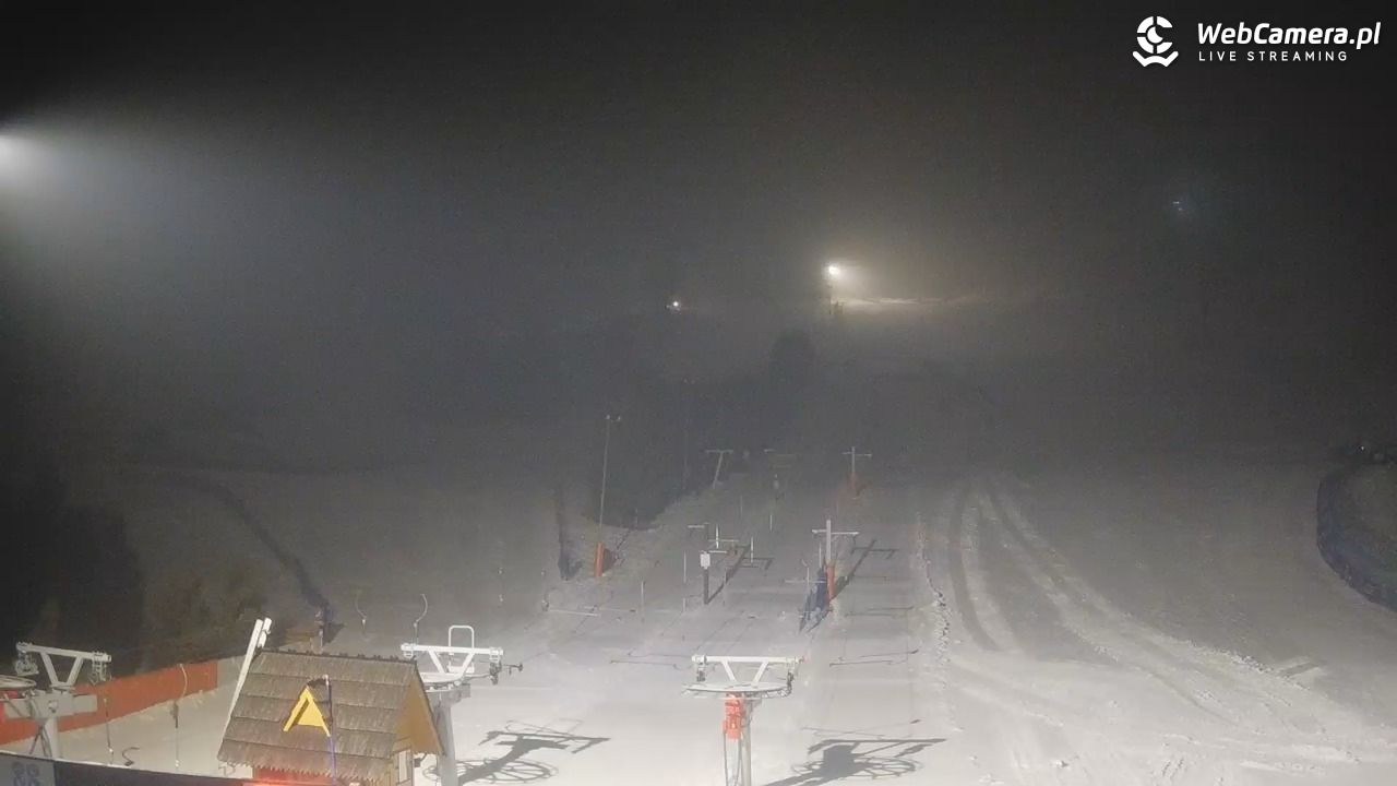 HARENDA - widok z dolnej stacji - 09 luty 2026, 22:08