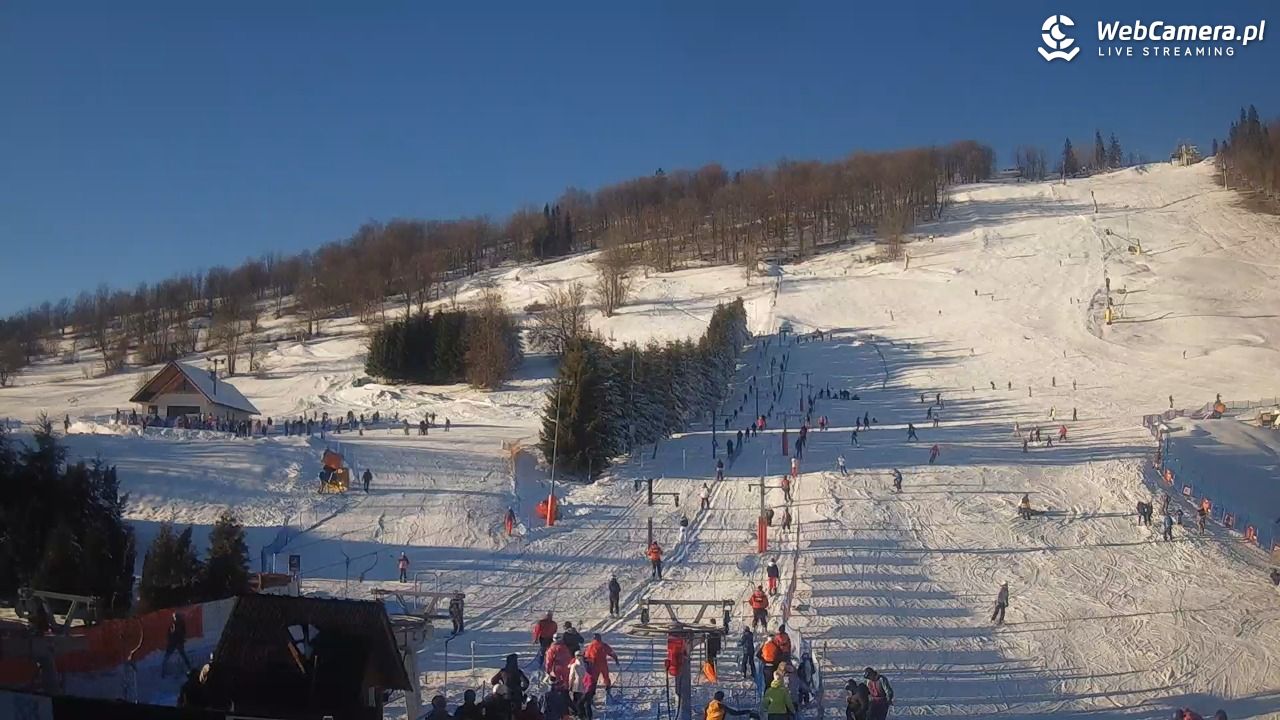 HARENDA - widok z dolnej stacji - 27 grudzień 2025, 14:17