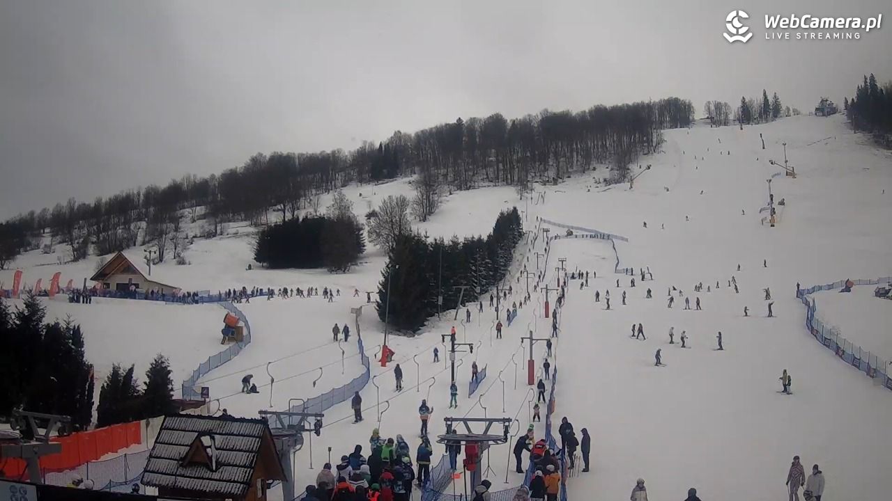 HARENDA - widok z dolnej stacji - 28 grudzień 2025, 10:53
