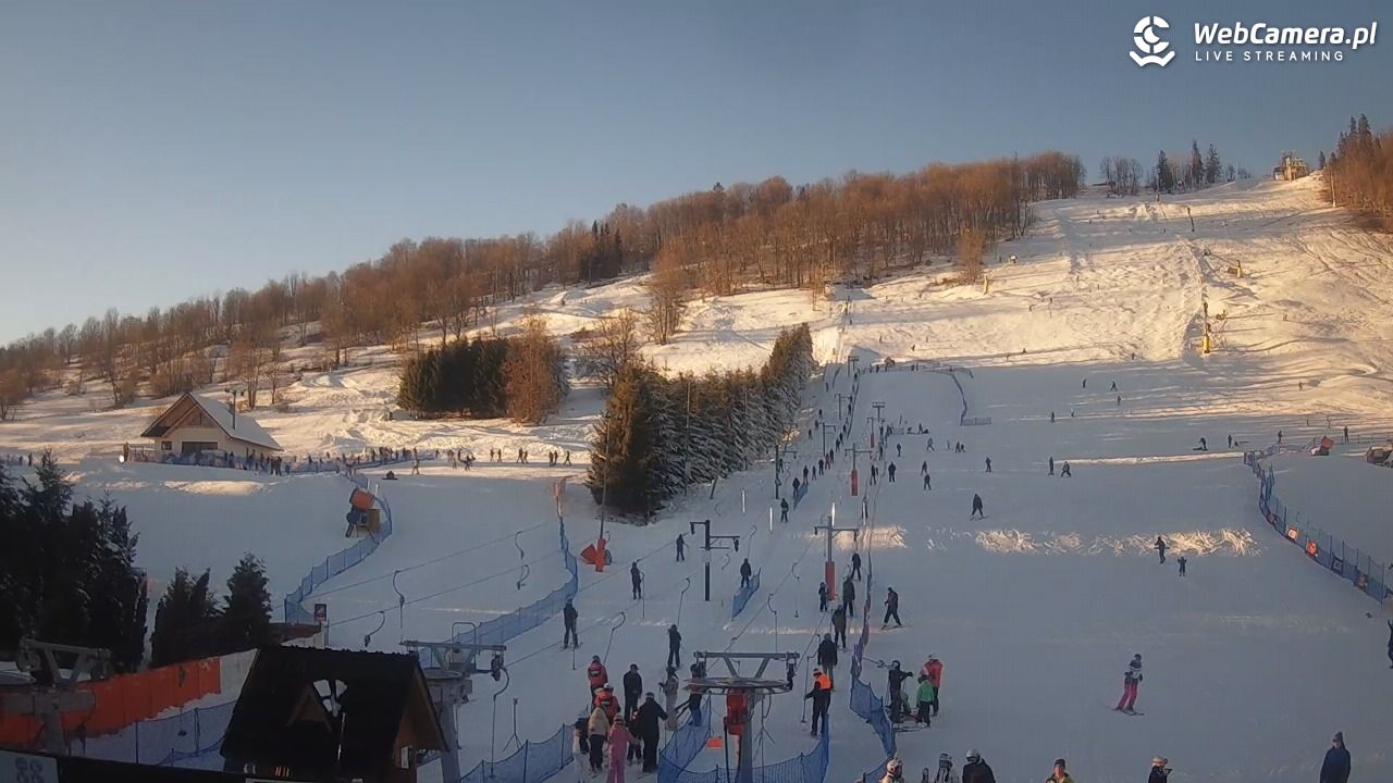 HARENDA - widok z dolnej stacji - 27 grudzień 2025, 15:03