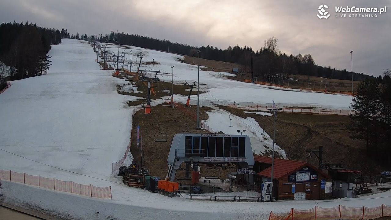 SŁOTWINY-ski - widok na dolną stację - 08 marzec 2026, 17:24