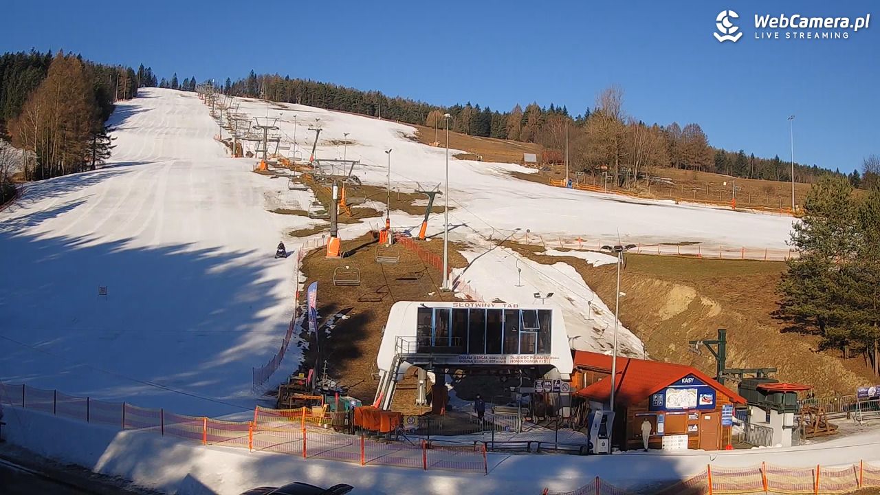 SŁOTWINY-ski - widok na dolną stację - 07 marzec 2026, 07:42