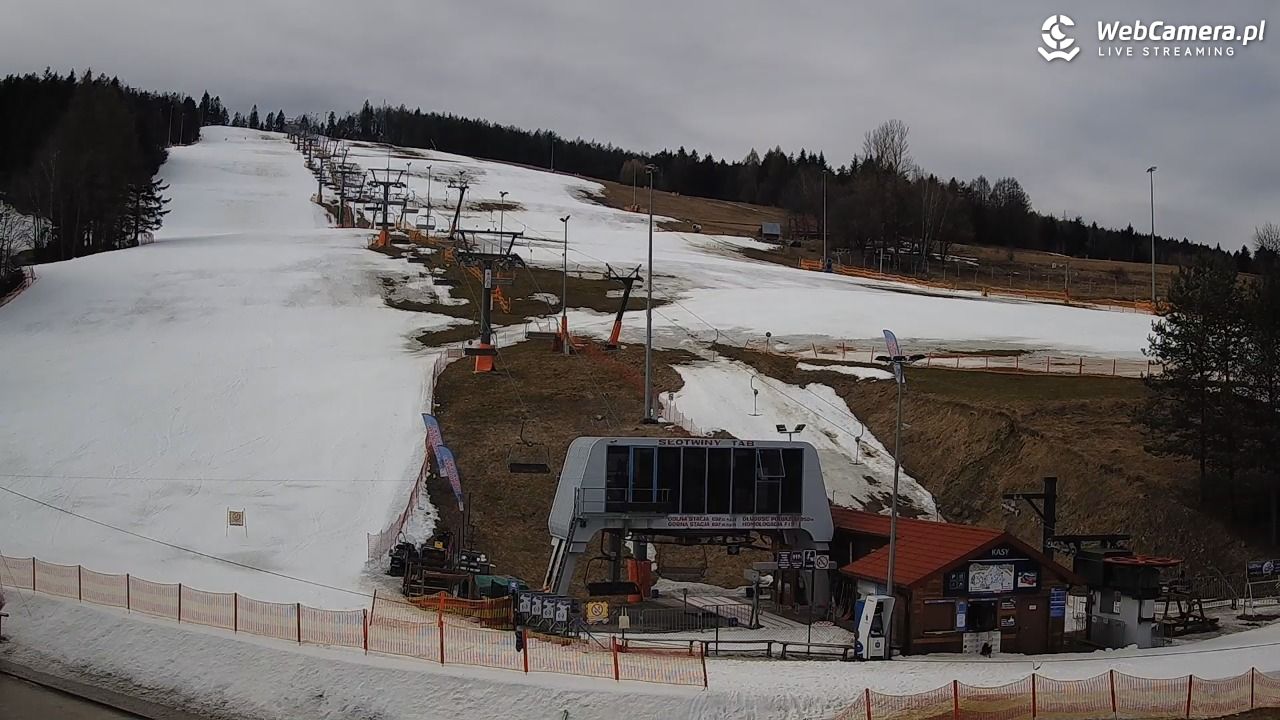 SŁOTWINY-ski - widok na dolną stację - 08 marzec 2026, 12:56