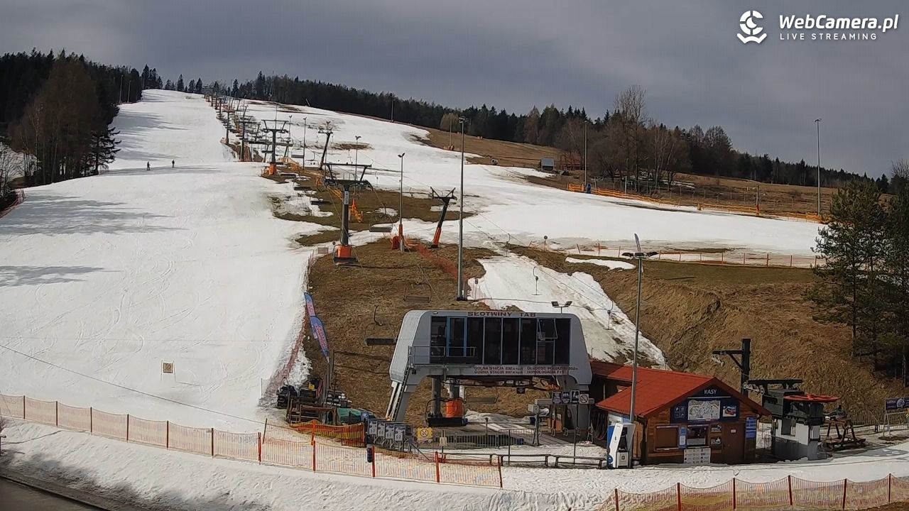 SŁOTWINY-ski - widok na dolną stację - 08 marzec 2026, 12:36