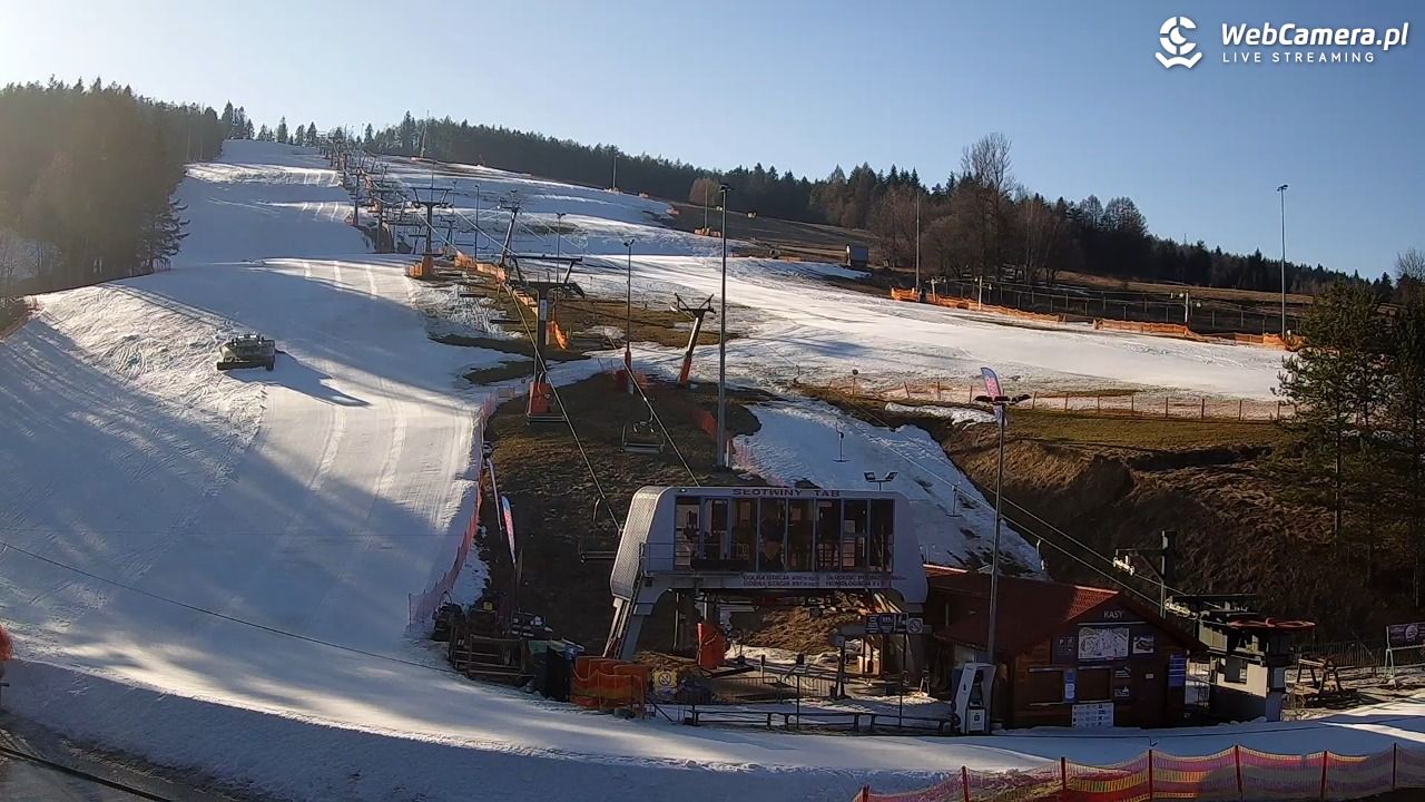 SŁOTWINY-ski - widok na dolną stację - 07 marzec 2026, 15:36