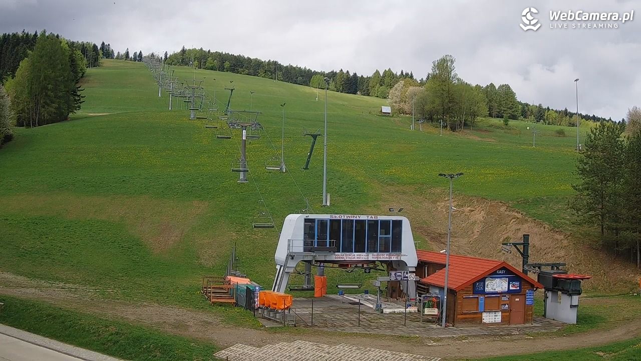 SŁOTWINY-ski - widok na dolną stację - 08 maj 2026, 10:34