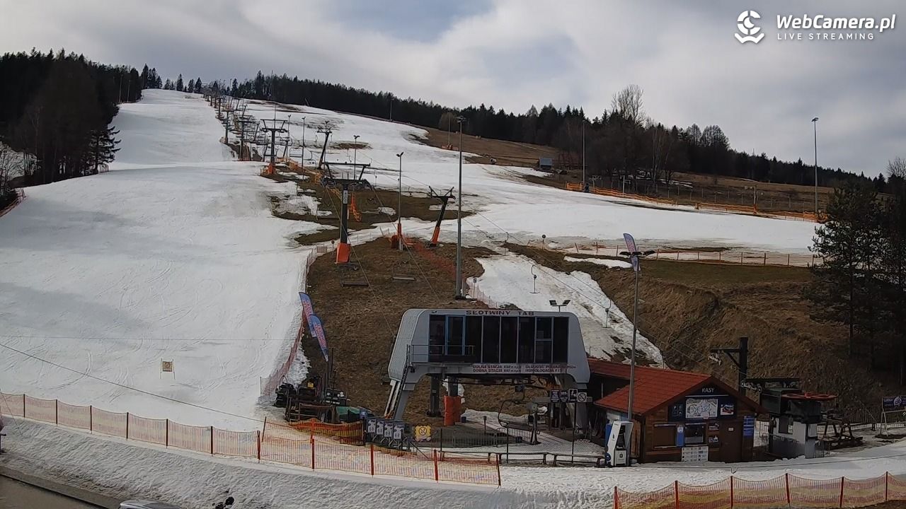 SŁOTWINY-ski - widok na dolną stację - 08 marzec 2026, 14:00