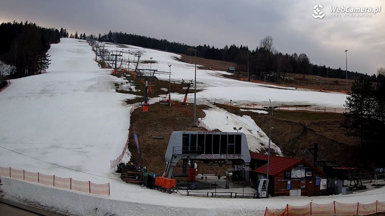 SŁOTWINY-ski - widok na dolną stację - 08 marzec 2026, 17:03