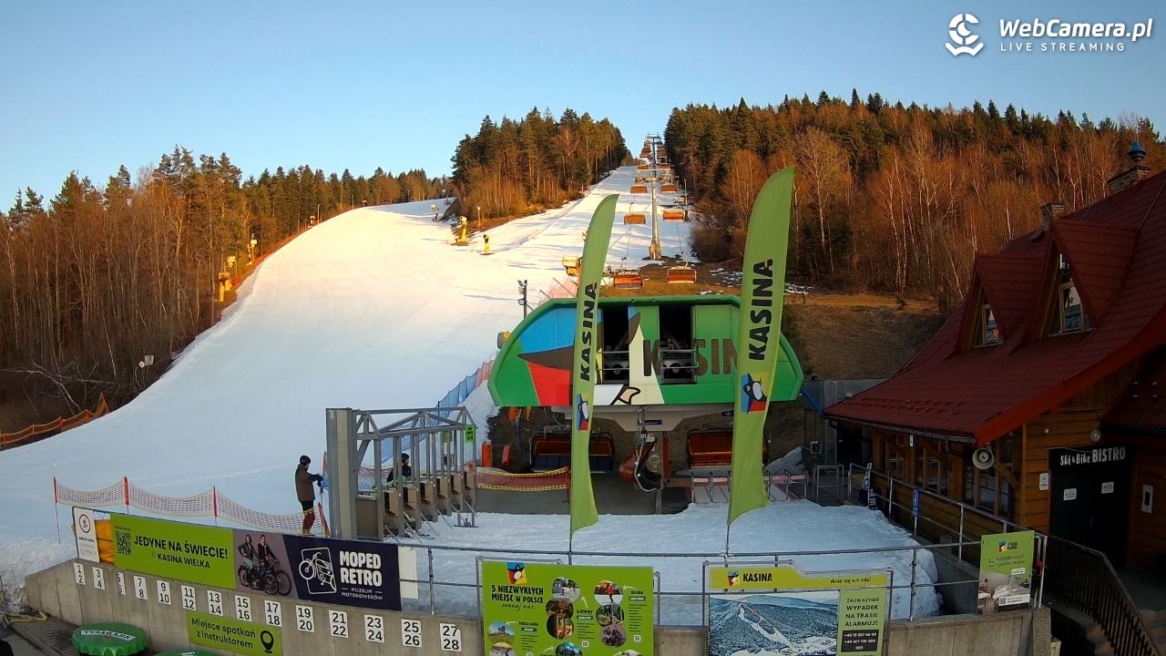 KASINA - ski dolna stacja wyciągu - 07 marzec 2026, 16:57