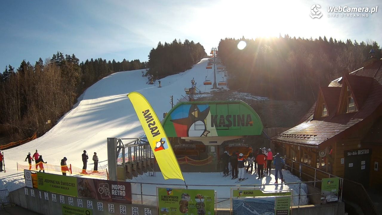 KASINA - ski dolna stacja wyciągu - 06 marzec 2026, 08:54