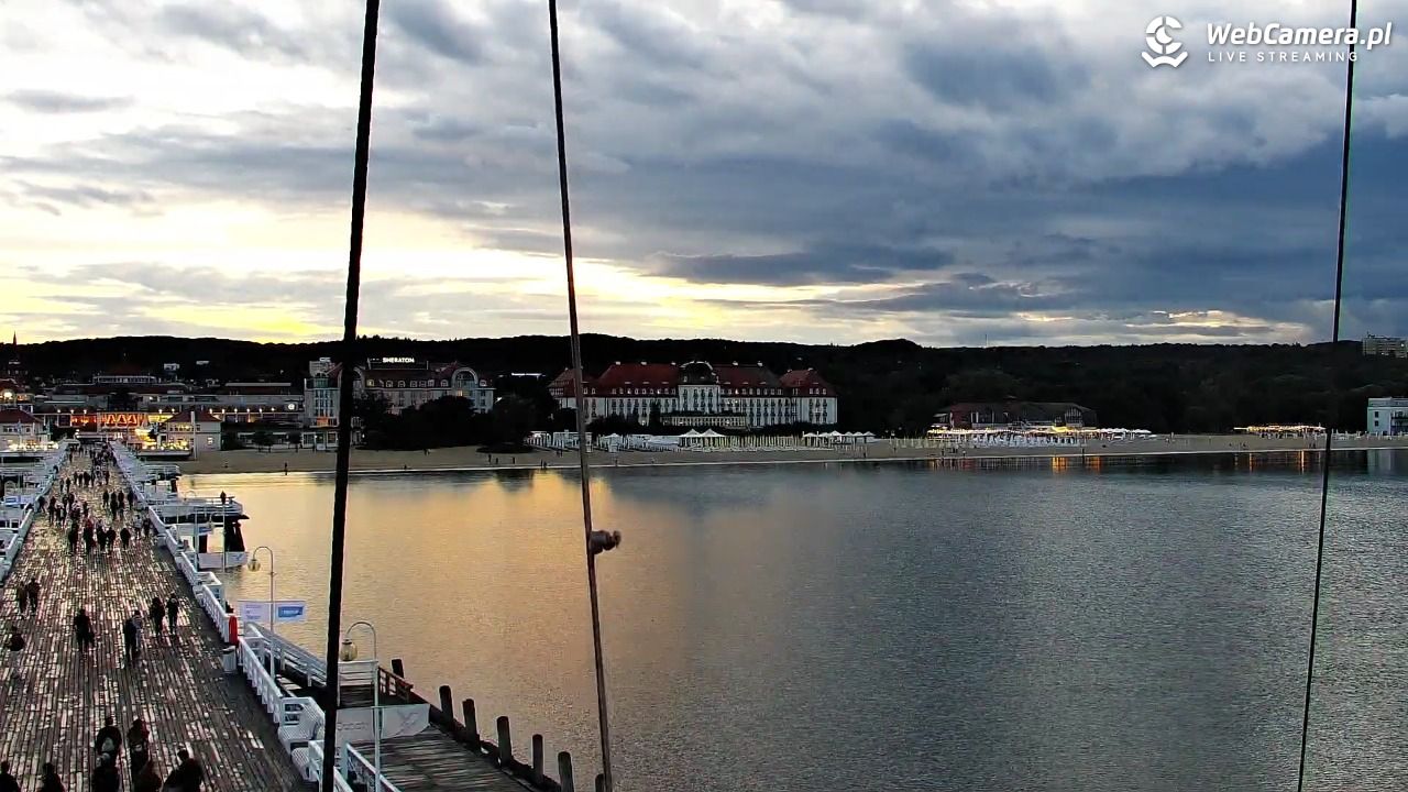 SOPOT - widok z molo - 17 wresień 2026, 19:08