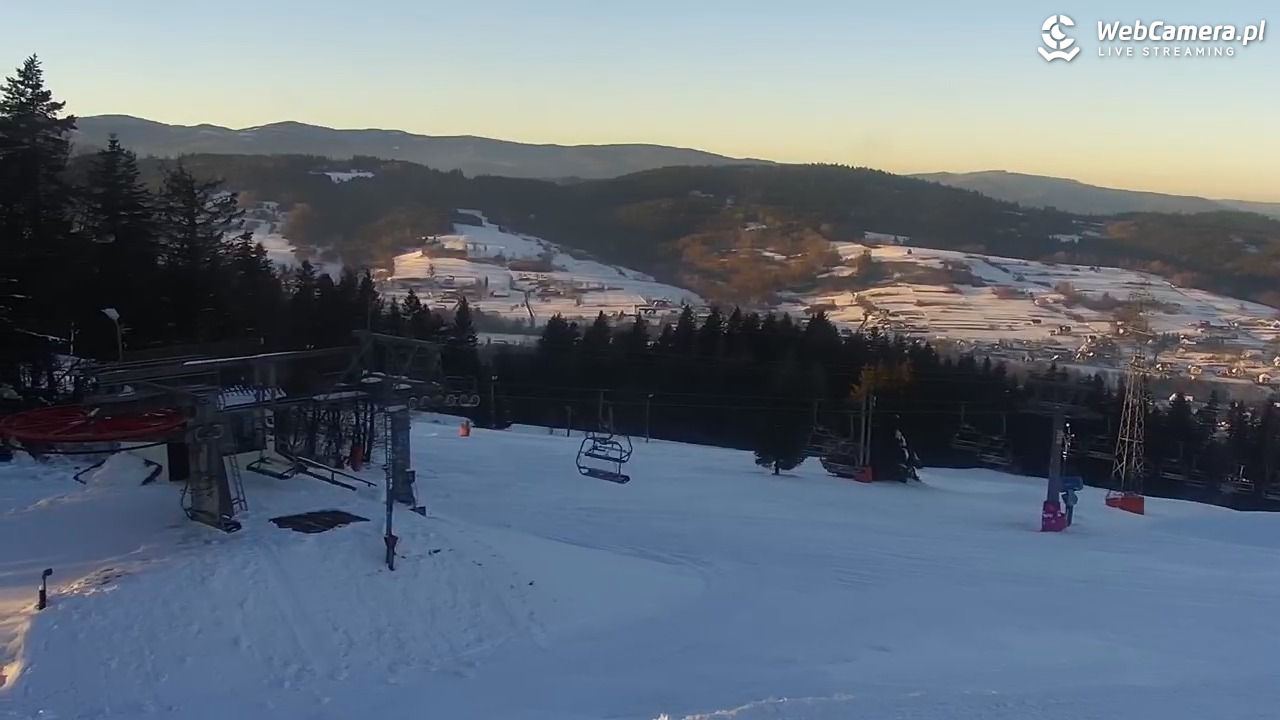 Kompleks BESKID Spytkowice - widok z górnej stacji - 02 grudzień 2025, 15:01