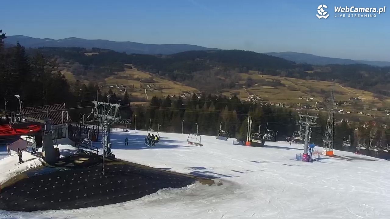 Kompleks BESKID Spytkowice - widok z górnej stacji - 06 marzec 2026, 12:51