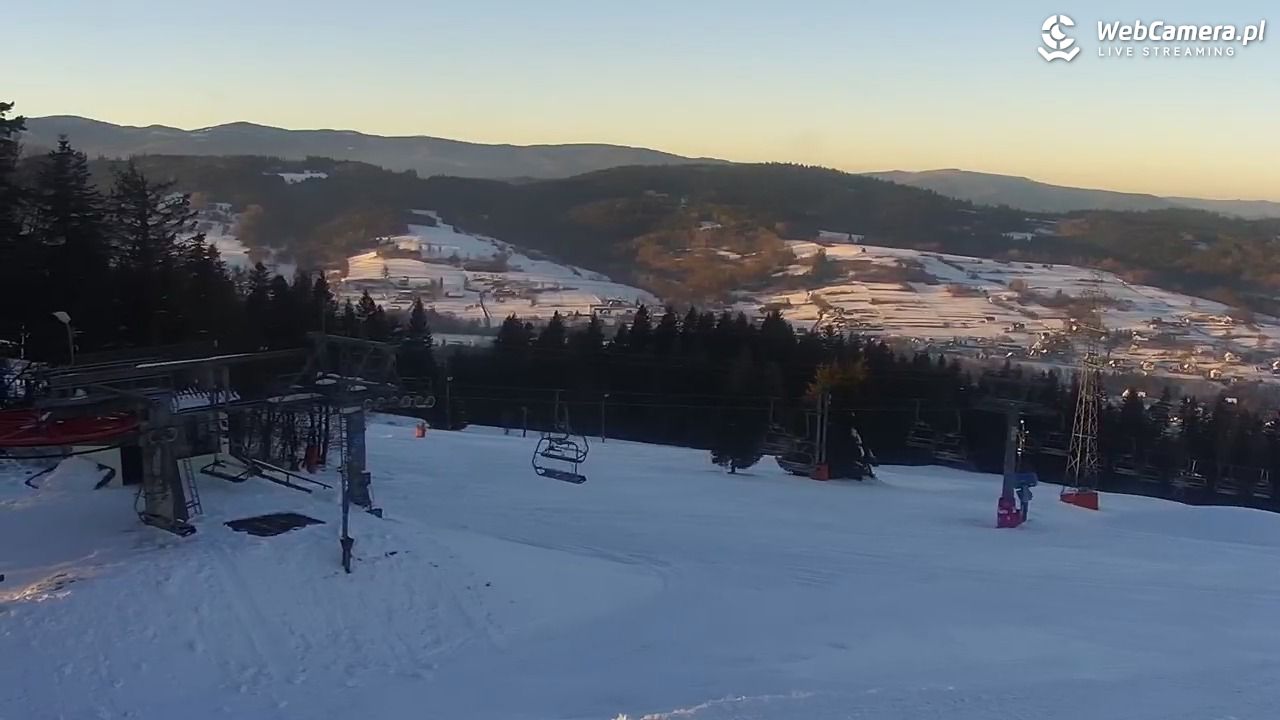 Kompleks BESKID Spytkowice - widok z górnej stacji - 02 grudzień 2025, 15:01