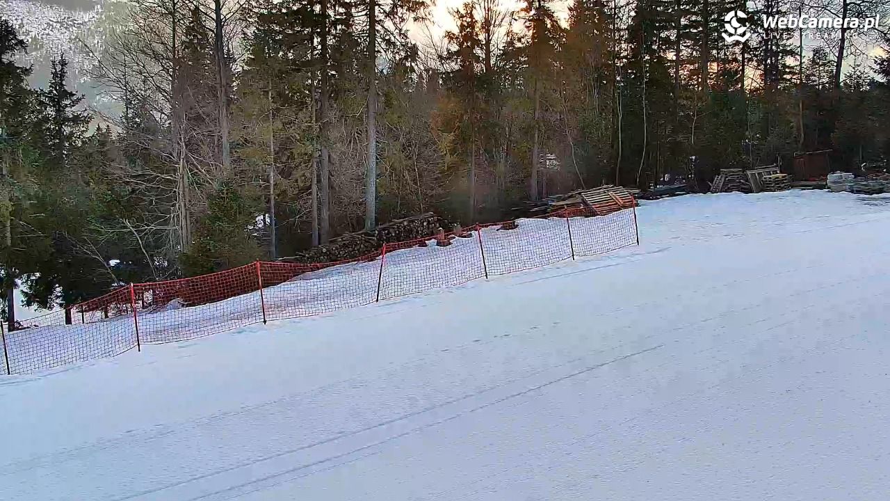 Ski Centrum Strachan - widok z górnej stacji NOWOŚĆ - 04 marzec 2026, 16:25