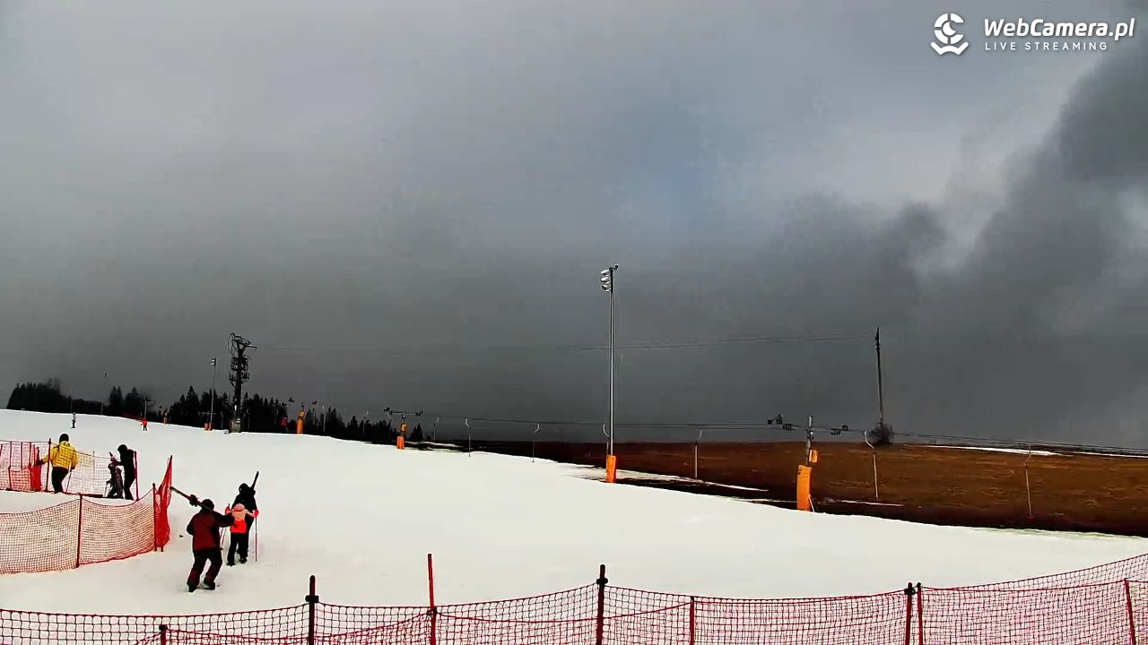Ski Centrum Strachan - widok na stok NOWOŚĆ - 02 marzec 2026, 10:51