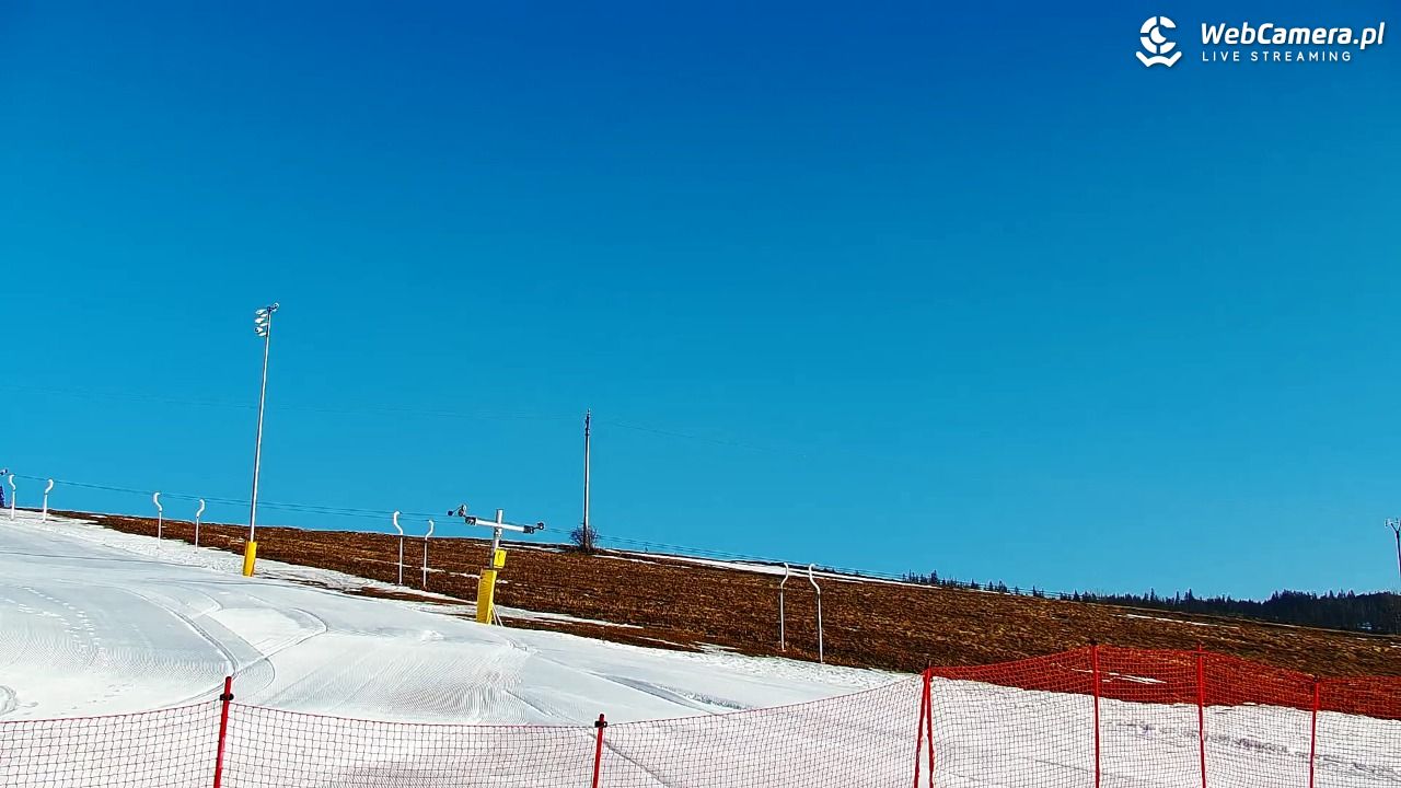 Ski Centrum Strachan - widok na stok NOWOŚĆ - 01 marzec 2026, 07:36