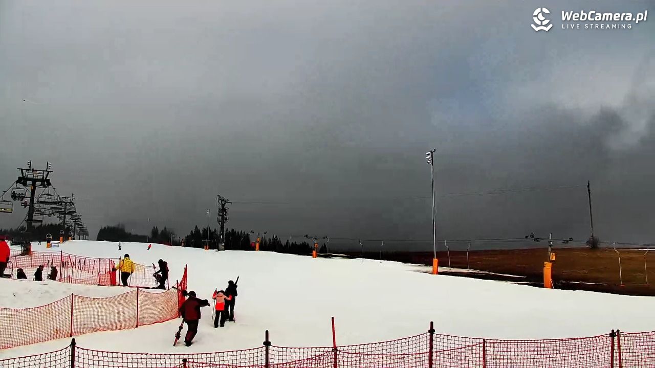 Ski Centrum Strachan - widok na stok NOWOŚĆ - 02 marzec 2026, 10:51