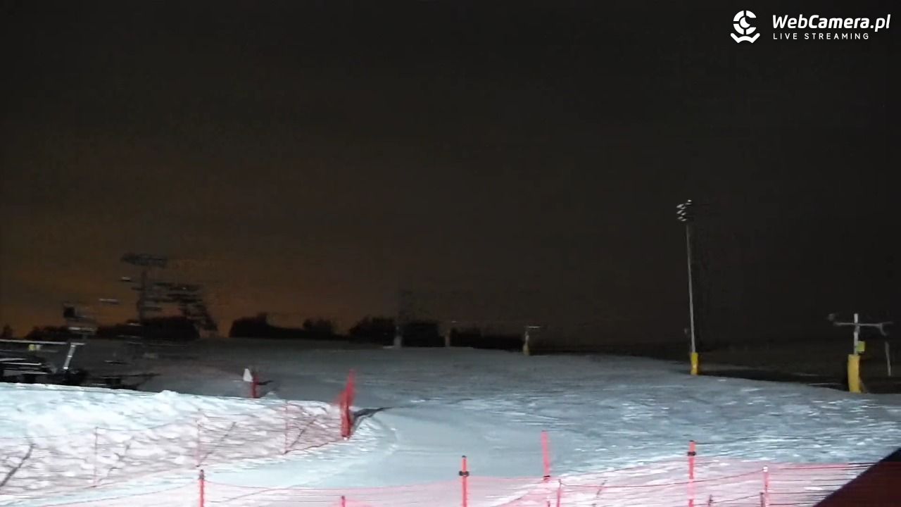 Ski Centrum Strachan - widok na stok NOWOŚĆ - 01 marzec 2026, 20:39