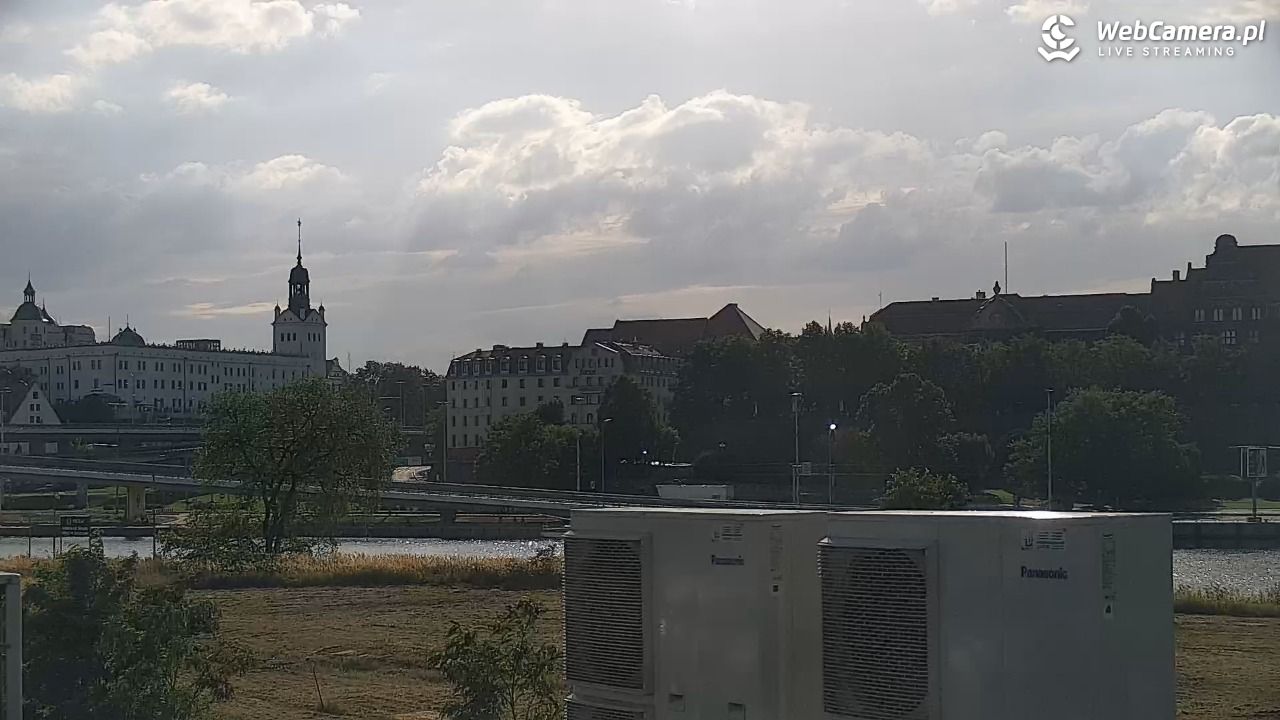 Widok na Bulwary Szczecińskie - 06 sierpień 2026, 18:01