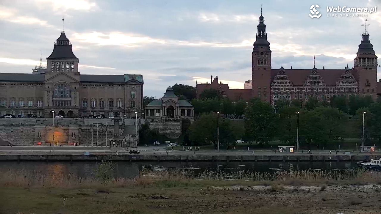 Widok na Bulwary Szczecińskie - 03 maj 2026, 20:36
