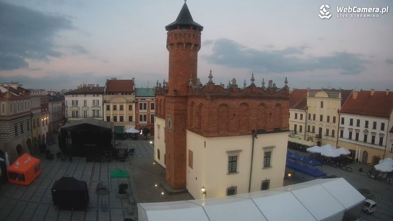 Rynek miejski w Tarnowie - 22 maj 2026, 20:32