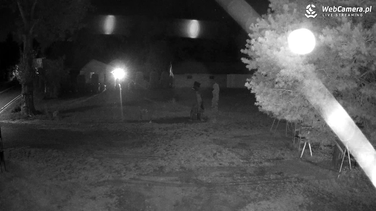 Pomnik UFO w Emilcinie - 11 sierpień 2026, 21:41