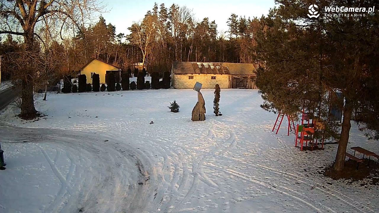 Pomnik UFO w Emilcinie - 31 styczeń 2026, 15:53