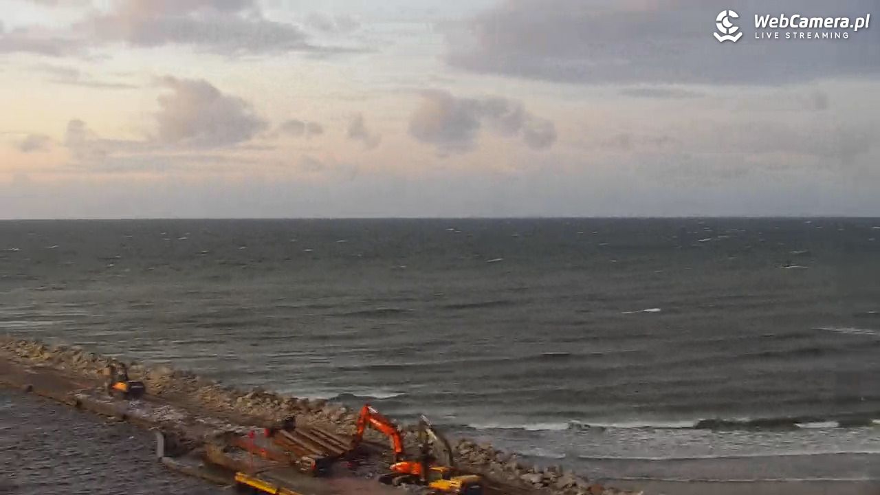 USTKA - widok z pylonu na plażę - 17 wresień 2025, 19:23