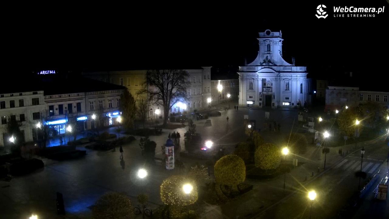 Wadowice - widok na rynek w 4K - 31 październik 2025, 19:24