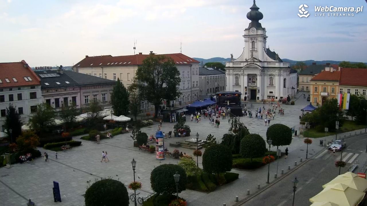Wadowice - widok na rynek w 4K - 01 sierpień 2026, 20:28