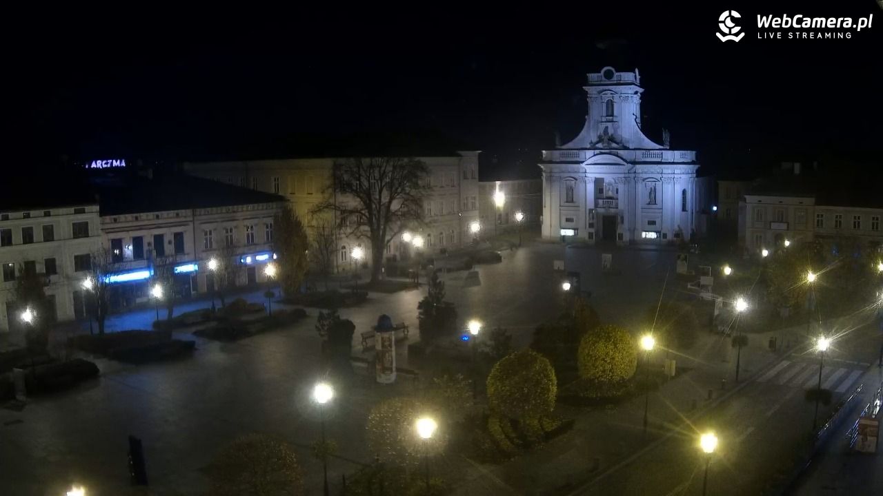 Wadowice - widok na rynek w 4K - 04 listopad 2025, 22:24