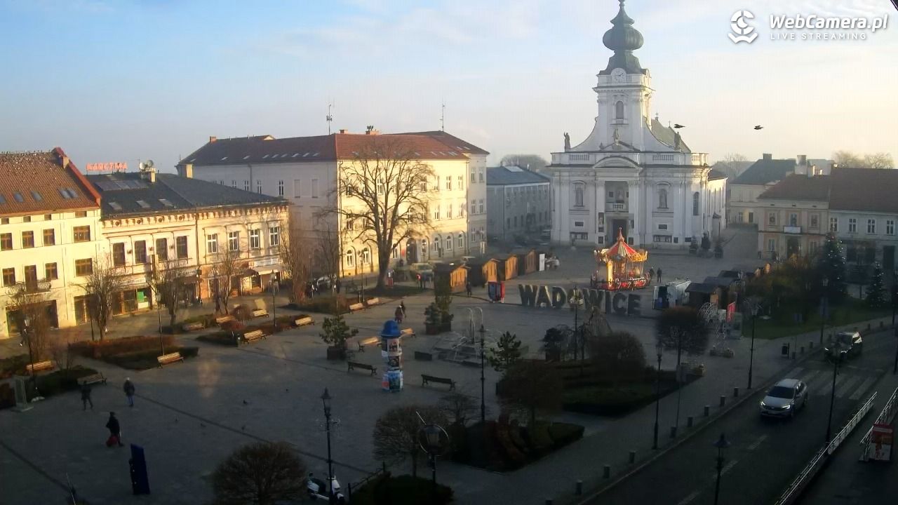 Wadowice - widok na rynek w 4K - 18 grudzień 2025, 09:10