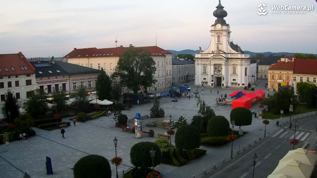 Wadowice - widok na rynek w 4K - 19 czerwiec 2026, 20:52