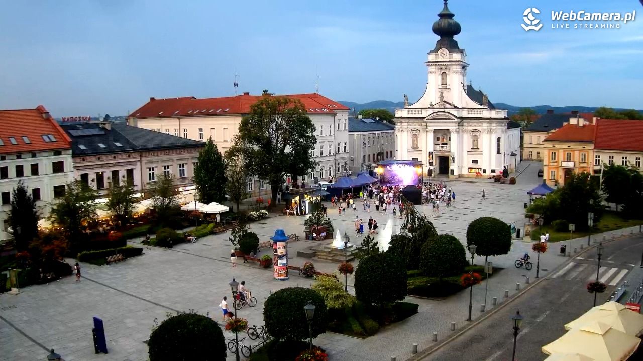 Wadowice - widok na rynek w 4K - 01 sierpień 2026, 20:22