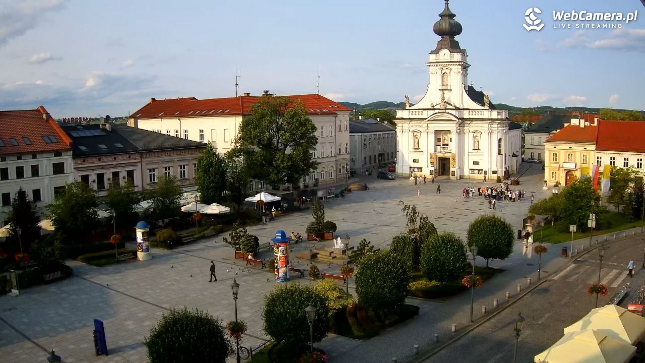 Wadowice - widok na rynek w 4K - 09 czerwiec 2025, 18:39