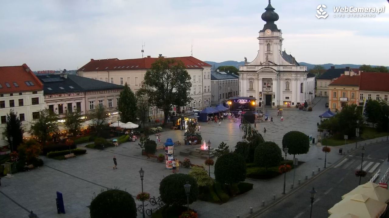 Wadowice - widok na rynek w 4K - 01 sierpień 2026, 20:09