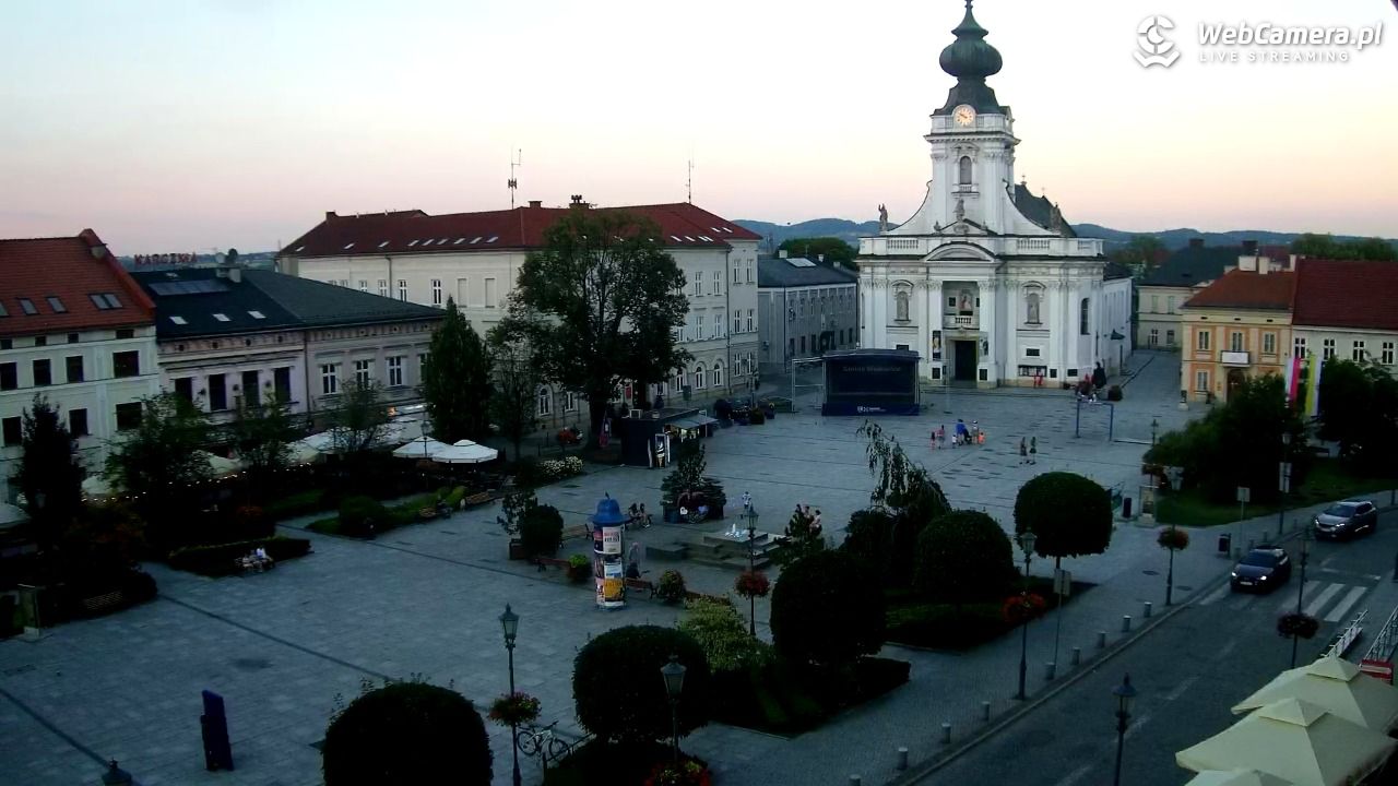 Wadowice - widok na rynek w 4K - 05 sierpień 2026, 19:44